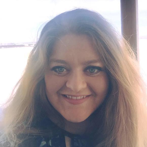 Meet your Posher, Laura - Picture 1 of 1